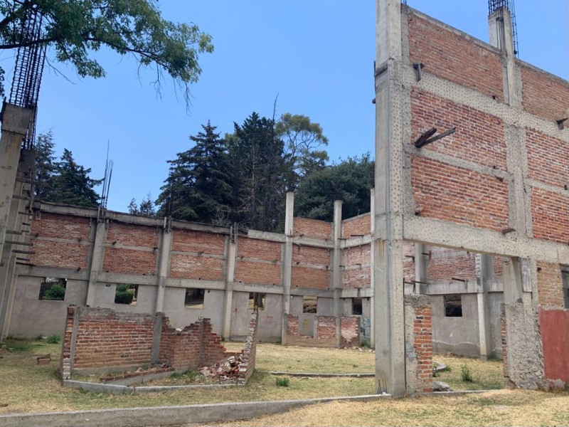 CASA DE LA TIERRA EN TOLUCA, SIN CONCLUIR DESDE 2014