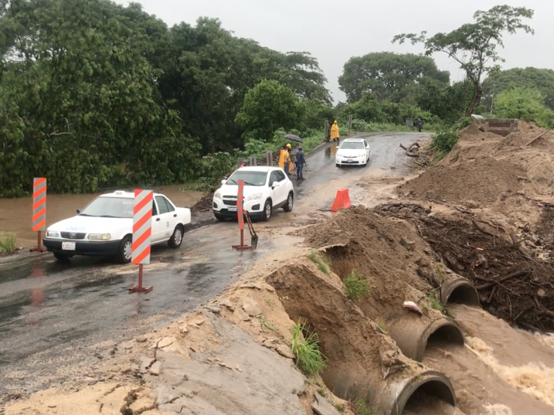 Casas inundadas y desbordamientos en Petatlán por “Narda”