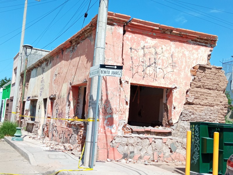 Casas viejas se derrumban por lluvia y falta de mantenimiento