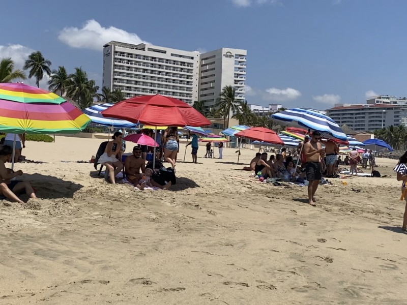 Casi 15 mil turistas ingresan diariamente a playas de Ixtapa-Zihuatanejo
