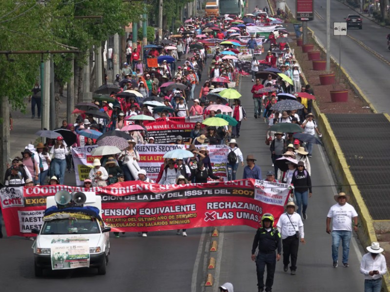 Casi 20 mil escuelas cerradas por paro de la CNTE