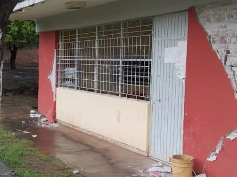 Casi 200 escuelas michoacanas afectadas por sismo