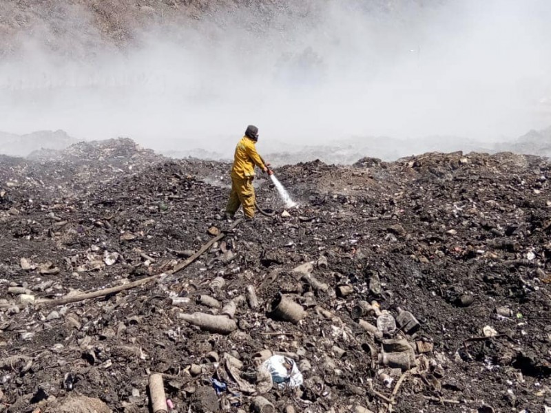 Casi extinguido el incendio del relleno sanitario de Ixtlán del