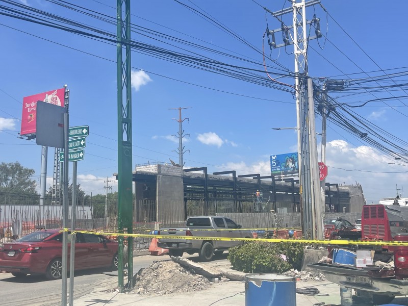 Casi terminados carriles confinados en 5 de Febrero