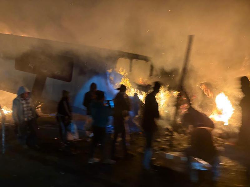 Castigarán saqueos tras accidentes en carreteras