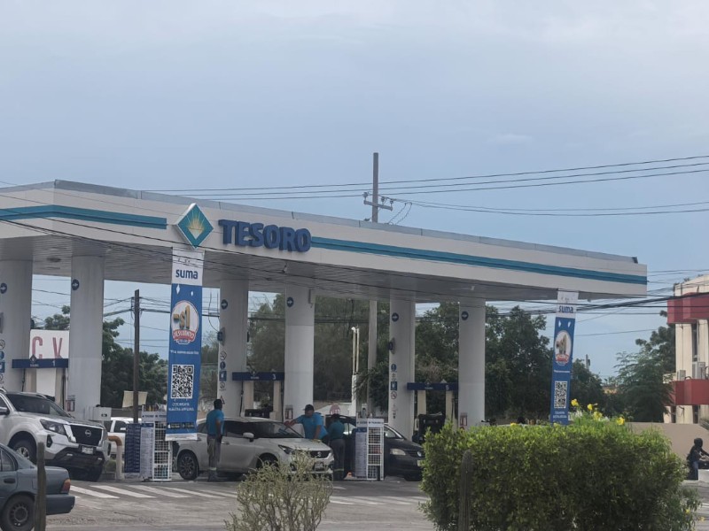 Castro Cosío asegura abasto de gasolina; exhorta a evitar compras de pánico