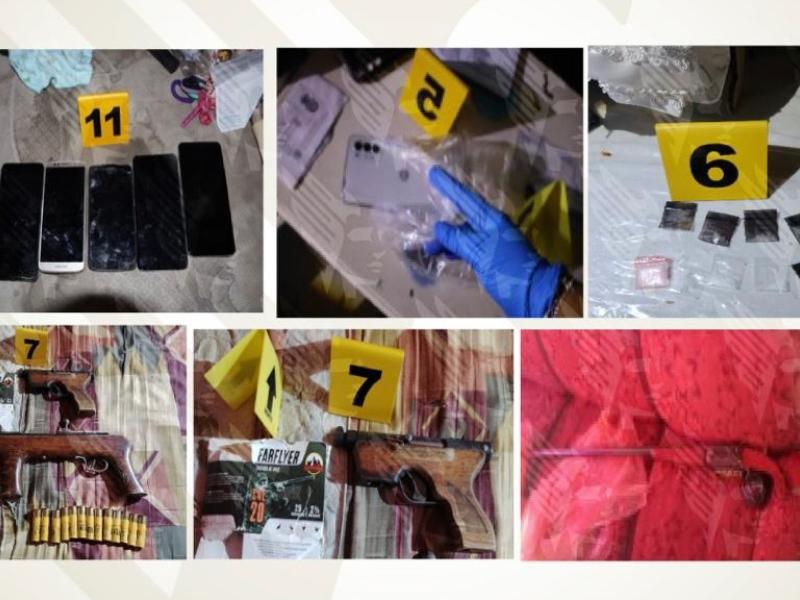 Catean dos casas en Coronango y hallan armas, drogas y celulares