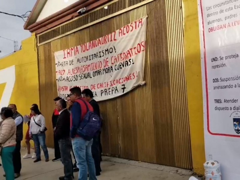 Catedráticos denuncia a directora de prepa UABJO, exigen destitución
