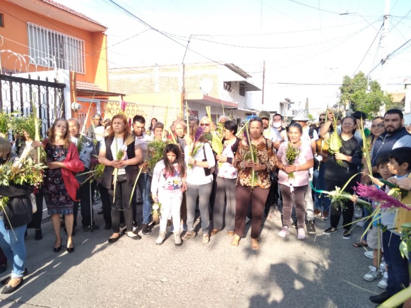 Católicos leoneses viven con fervor el domingo de ramos