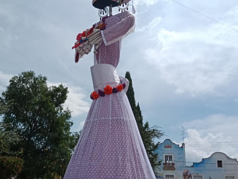 Catrina monumental en San Antonio la Isla