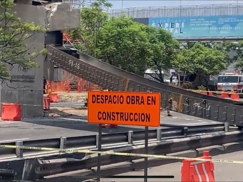 Cayó trabe de puente de Bernardo Quintana supervisado anoche