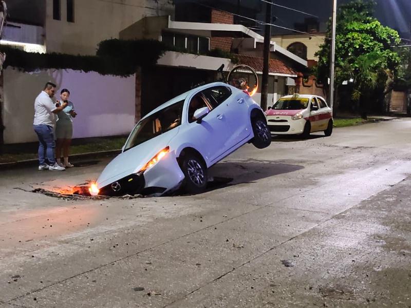¿Caíste en un bache o socavón en Boca del Río? pagarán daños