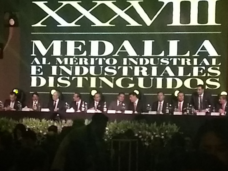 CCIJ entrega la medalla al mérito