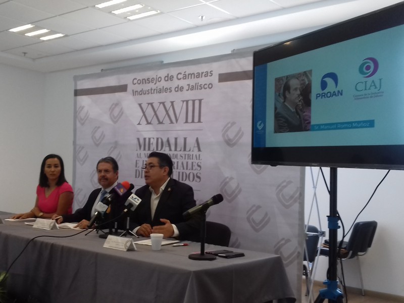 CCIJ reconoce a hombres y mujeres industriales deJalisco