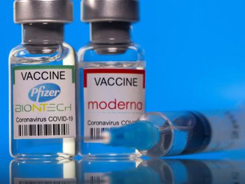 CDC encuentran probable vínculo entre inflamación cardíaca y vacunas Pfizer-Moderna