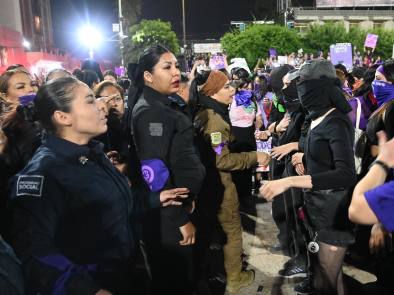 CDHEC emite recomendación por violaciones en marcha del 8M en Torreón