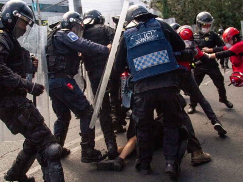 Con números visibles identificarán a policías durante manifestaciones en CDMX