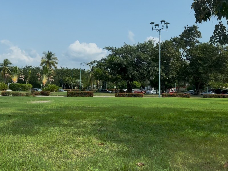 CEASSI retrasada en decoración navideña del CIP Ixtapa