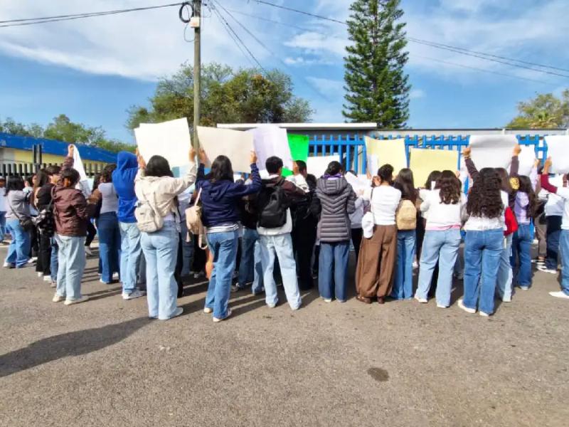 Cede la UG y destituye a director de Pénjamo tras presión estudiantil