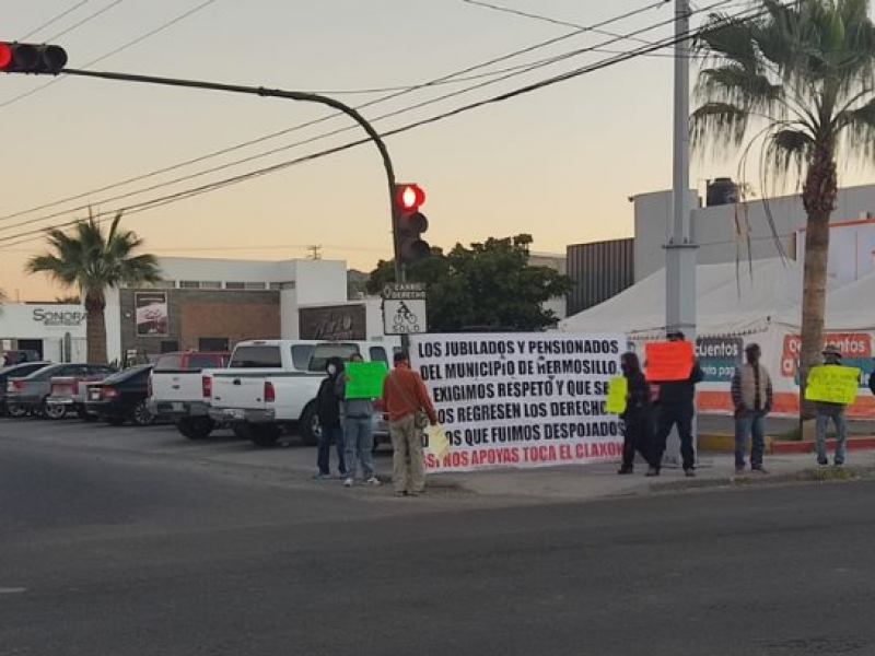 CEDH investiga agresión de policías contra jubilados y pensionados