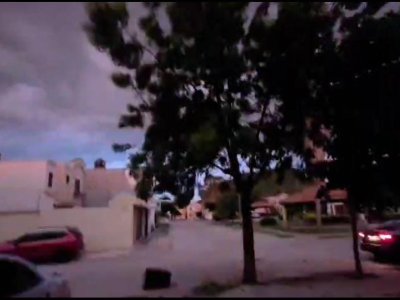 Celda de tormenta provoca lluvias, apagones y rayos en Culiacán
