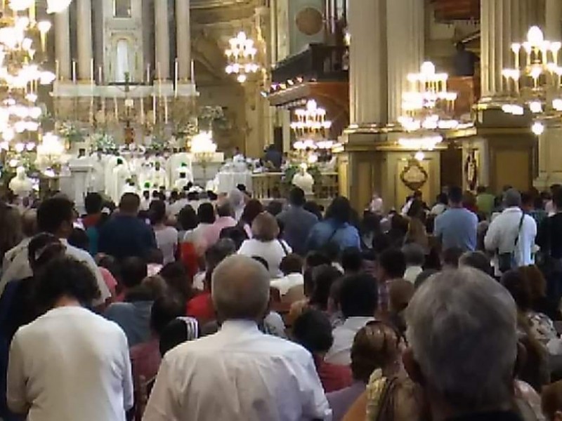 Celebra Arzobispo de León misa crismal en Jueves Santo