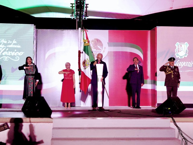 Celebra gobernador de Nayarit Grito de Independencia en Recinto Ferial