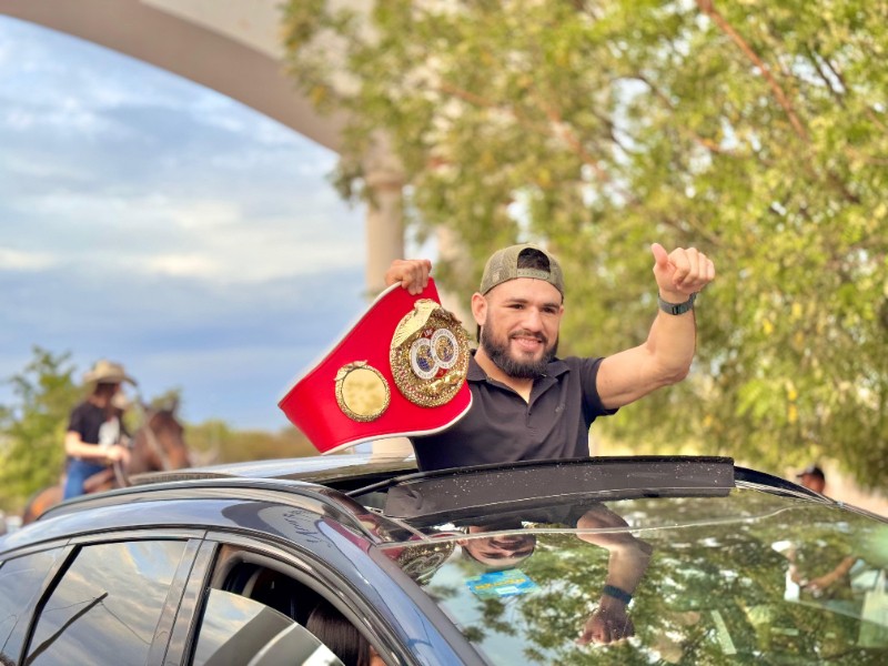 Celebra Jahuara II a Sugar Núñez, campeón de boxeo internacional