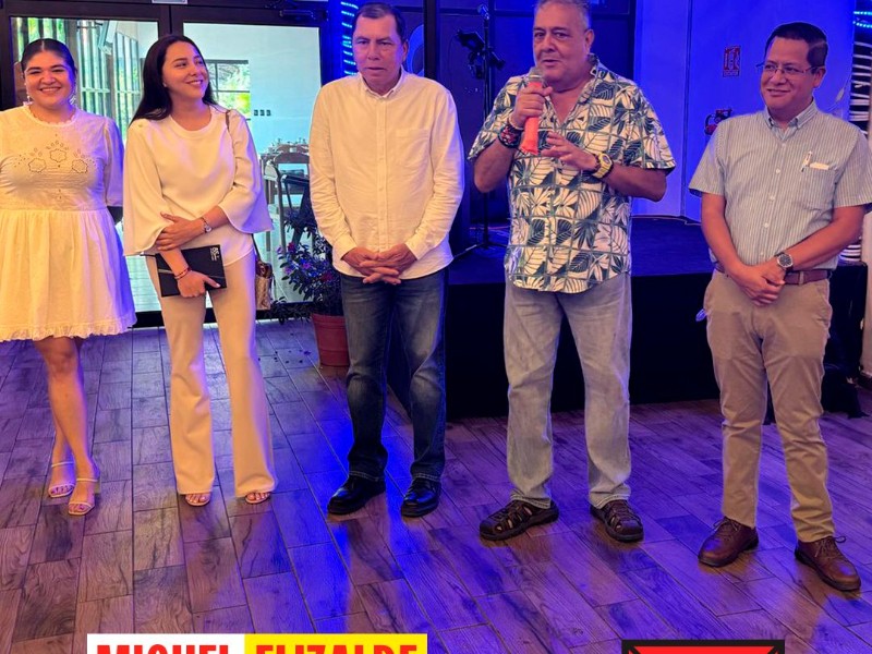 Celebra Miguel Elizalde a maestros tuxpeños