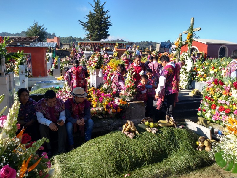 Celebra Zinacantán Día de Muertos