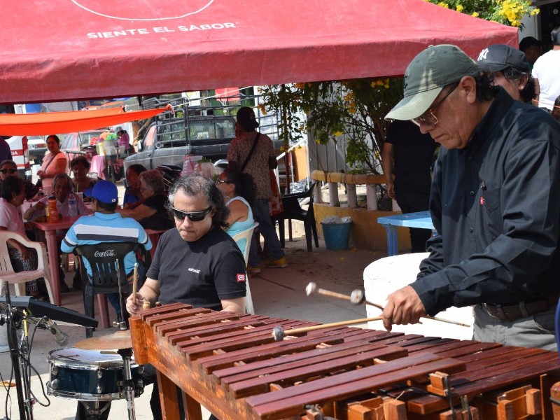Celebraciones del Día de Muertos transcurren en calma y con gran participación