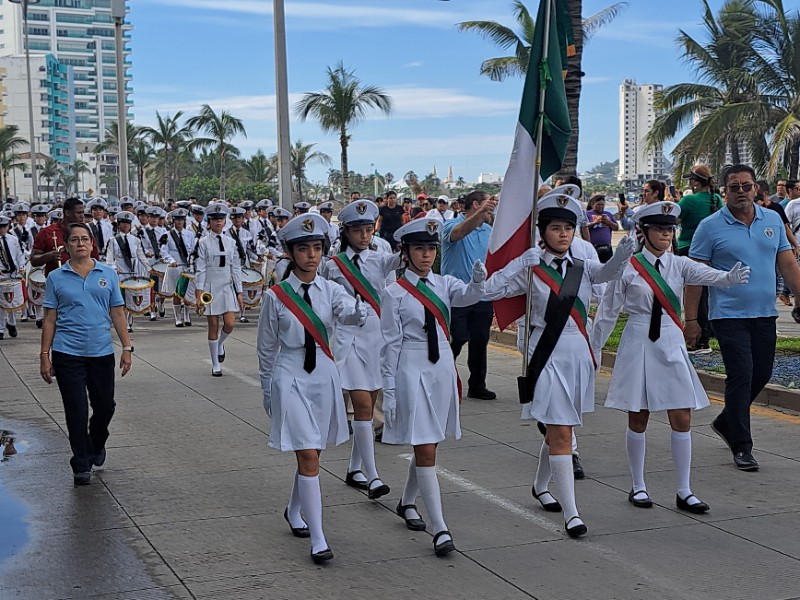 Celebran 215 Años de Independencia con desfile cívico-militar en Mazatlán