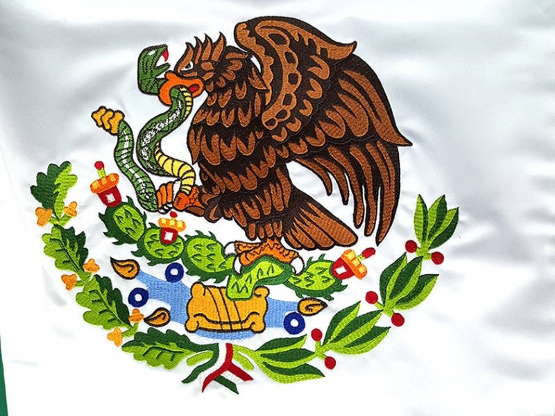 Celebran 50 años del actual Escudo Nacional