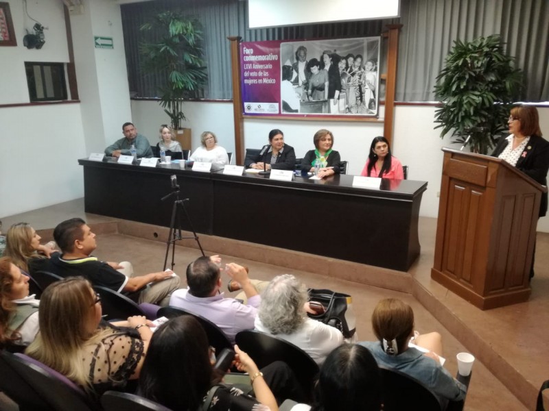 Celebran 66 años del voto de la mujer