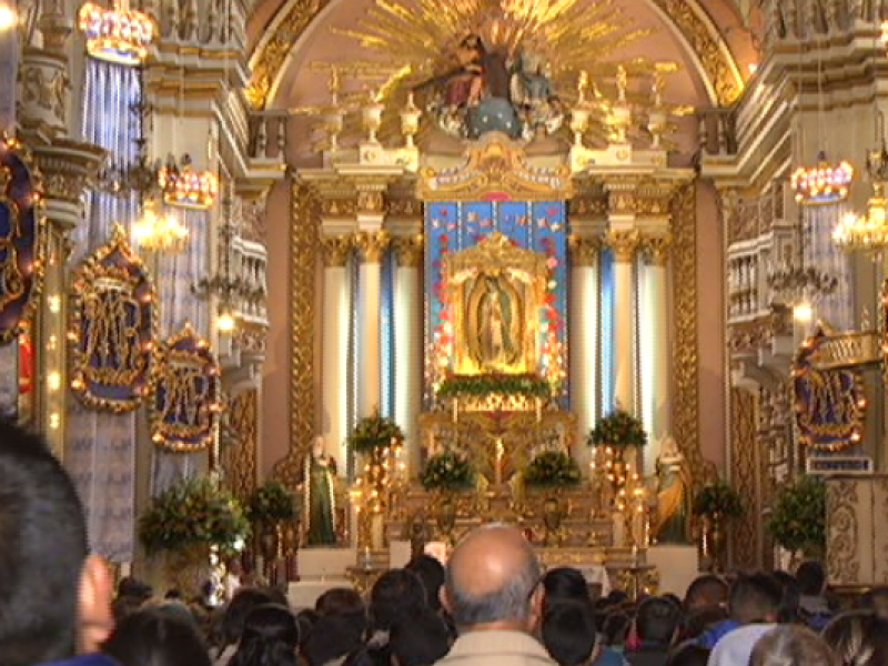 Celebran a la Patrona de México