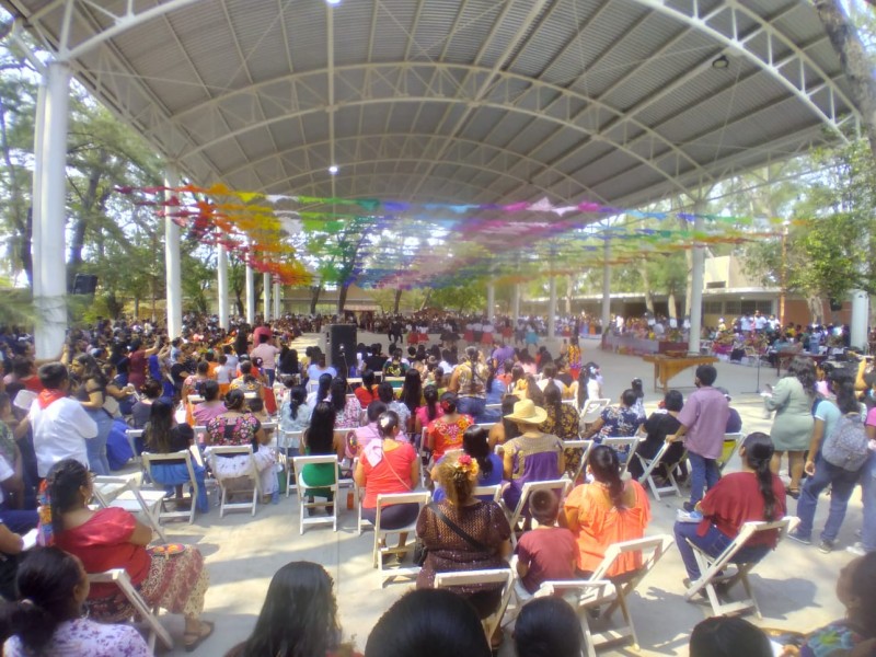 Celebran a las madres con festivales en Juchitán