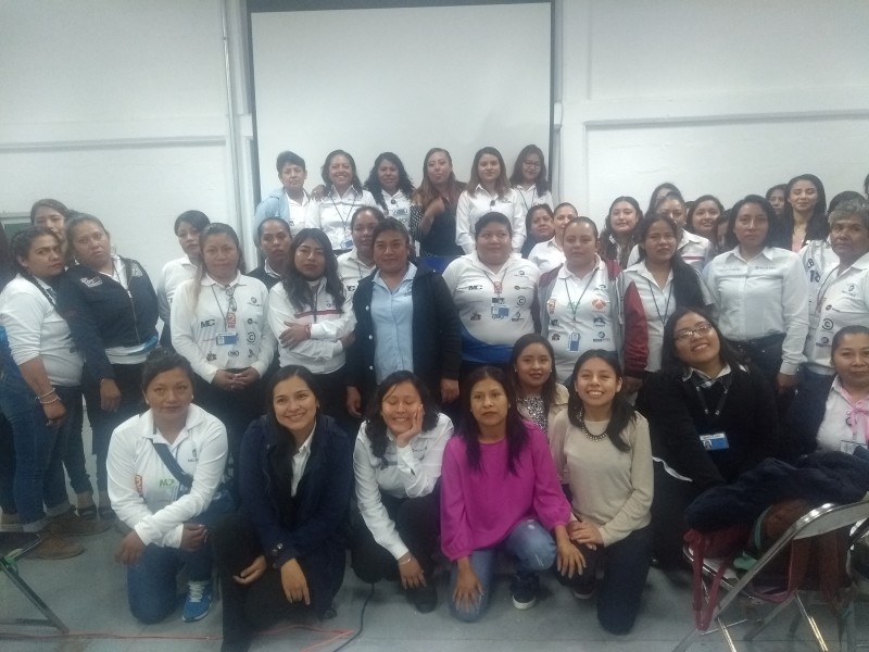 Celebran a las mujeres en Megacable Tehuacán