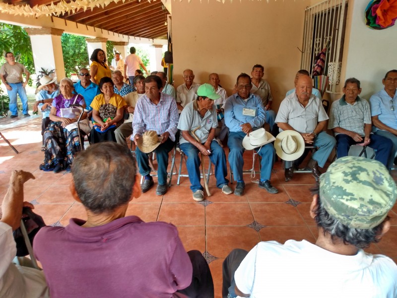 Celebran a los abuelos en Tehuantepec