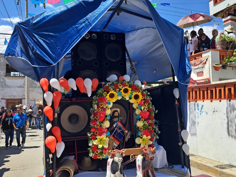 Celebran a San Isidro Labrador en San Bartolomé Tlaltelulco