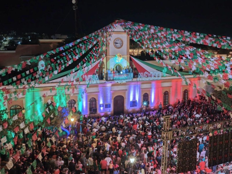 Celebran cabeños el 215 Aniversario del Grito de Independencia