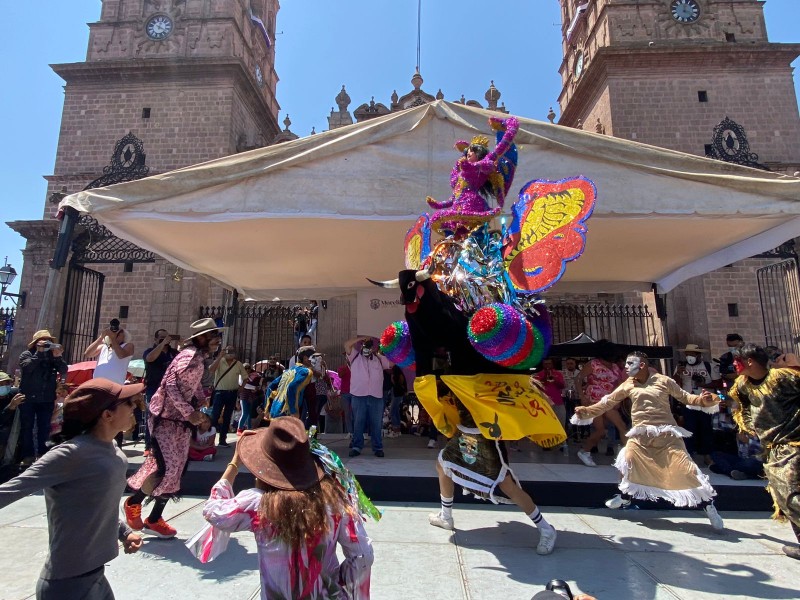 Celebran Carnaval de Toritos de Petate