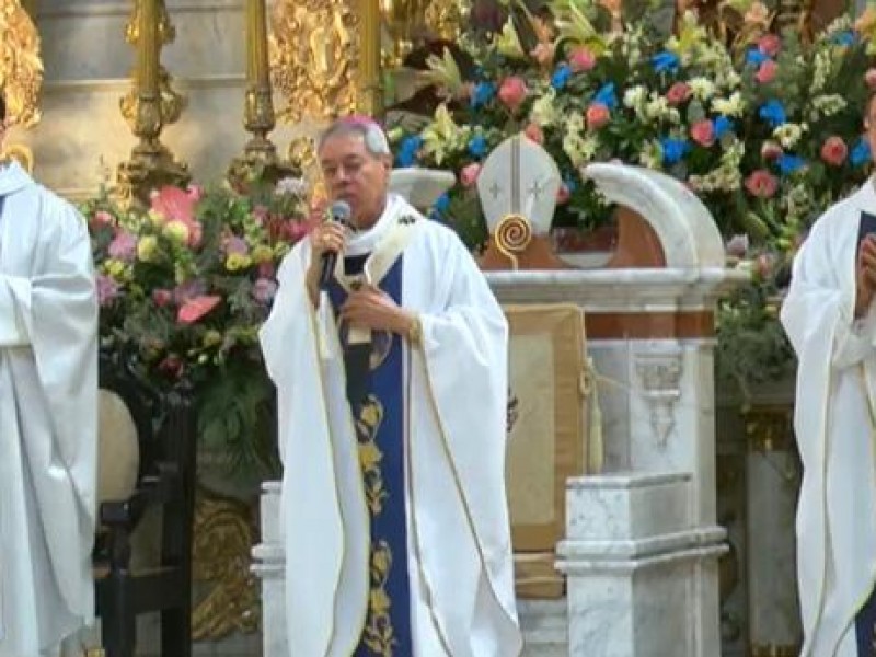 Celebran cientos de fieles a la Madre Santísima