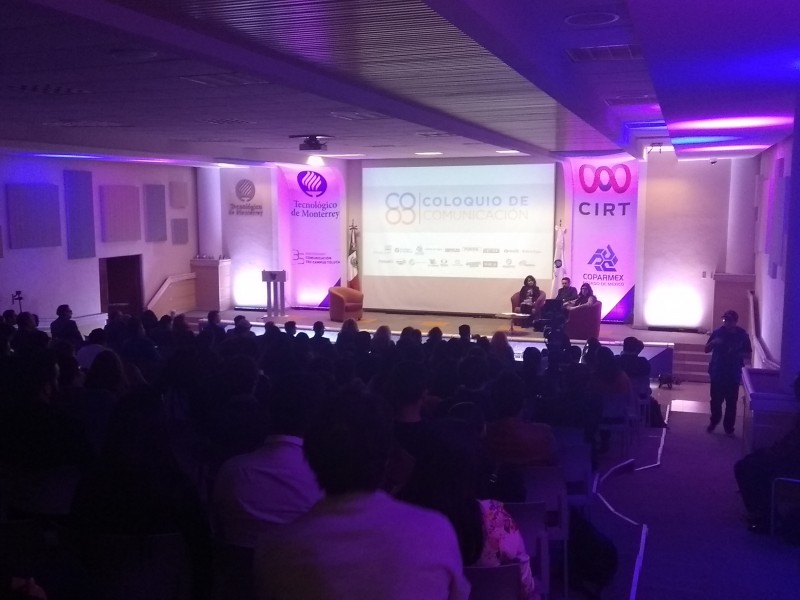 Celebran coloquio de comunicación en Toluca