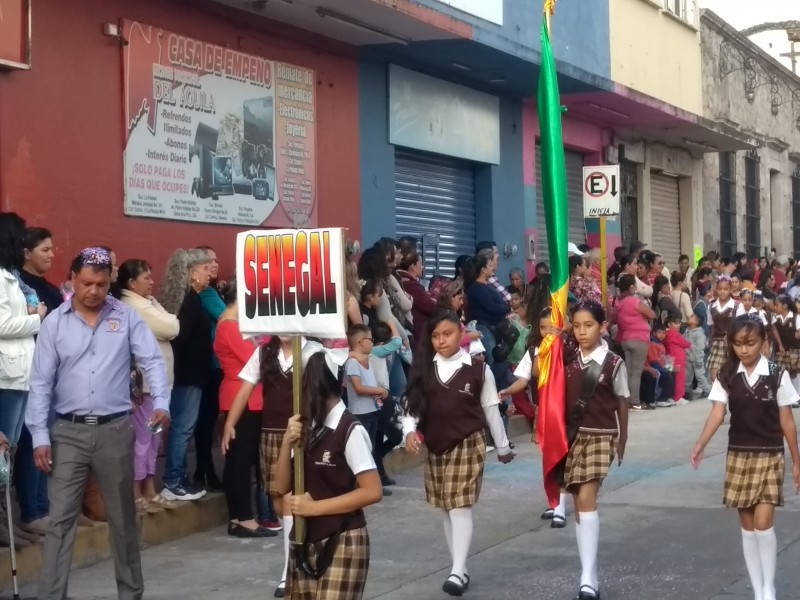 Celebran con desfile fundación de la ONU