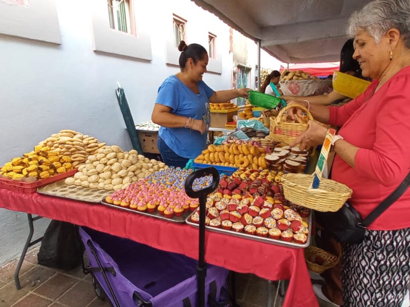 Celebran con fervor fiesta del panecito llenan calles del Barrio Arriba