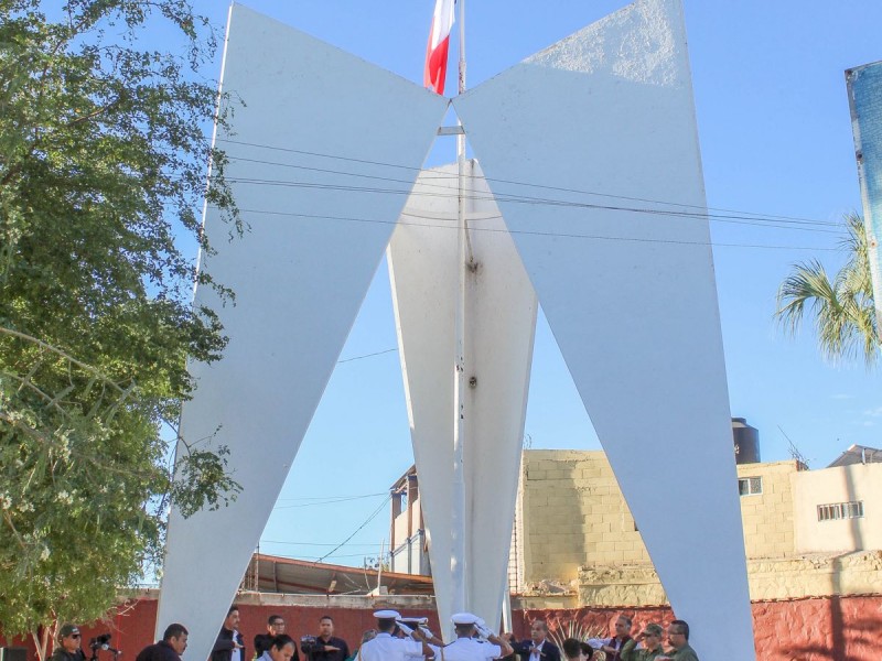 Celebran día de la bandera