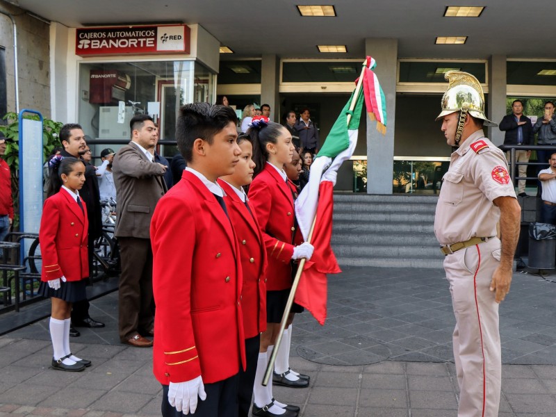 Celebran día de la bandera en GDL