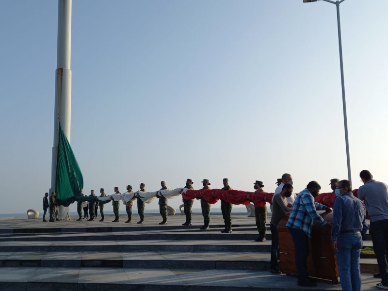 Celebran día de la bandera en Veracruz