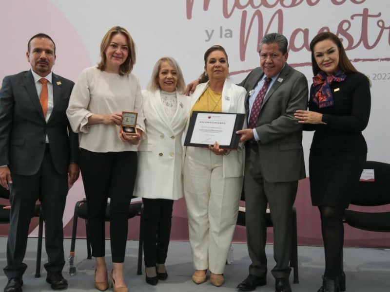 Celebran día de la maestra y el maestro en Zacatecas