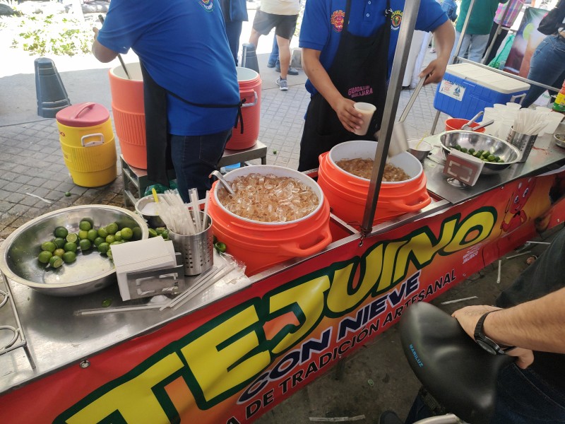 Celebran día del tejuino en Guadalajara